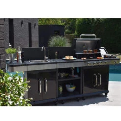 Pack Cuisine Extérieure FIDGI 4 Avec Barbecue Gaz + Desserte + Evier -Grill Passion Promos Boutique barbecue gaz cook in garden fidgi 4 cuisine ambiance min