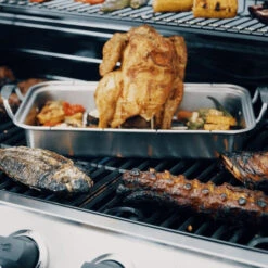 Barbecue à Gaz 6 Brûleurs Char-Broil Convective Series 640 B XL -Grill Passion Promos Boutique convective 640 ambiance poulet min