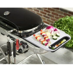 Planche à Découper Et De Service Amovible Pour Barbecue Weber Traveler -Grill Passion Promos Boutique planche weber plastique recuperateur 3