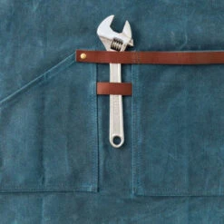 Tablier Barbecue Toile Waxée Alaskan Maker 547 - Bleu Canard -Grill Passion Promos Boutique tablier alaskan maker 547 bleu canard 4